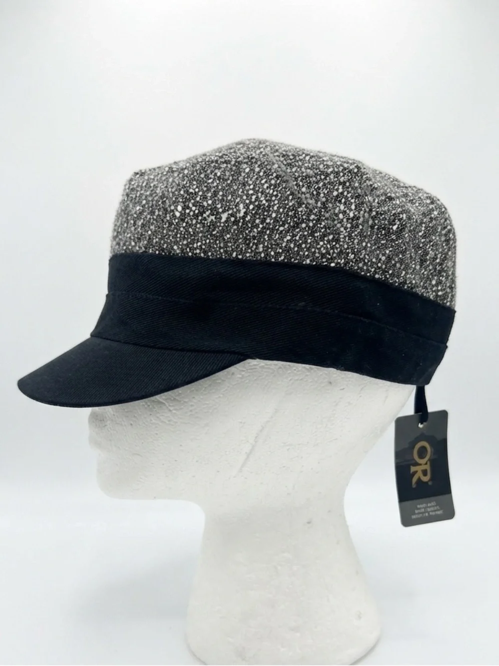 Chic Two-Tone Cadet Cap — Brand New with Tags! 🖤✨